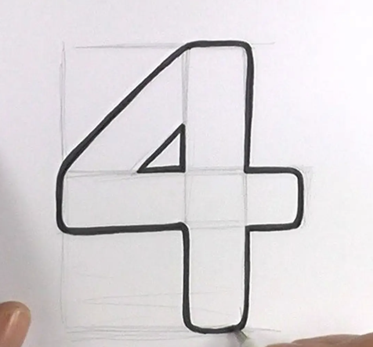 Nằm mơ thấy số 4 đánh con gì? Giải mã giấc mơ về nền tảng vững chắc và cơ hội phát triển